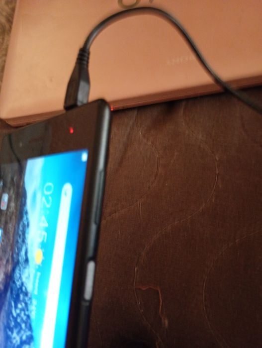 Vând tableta Lenovo