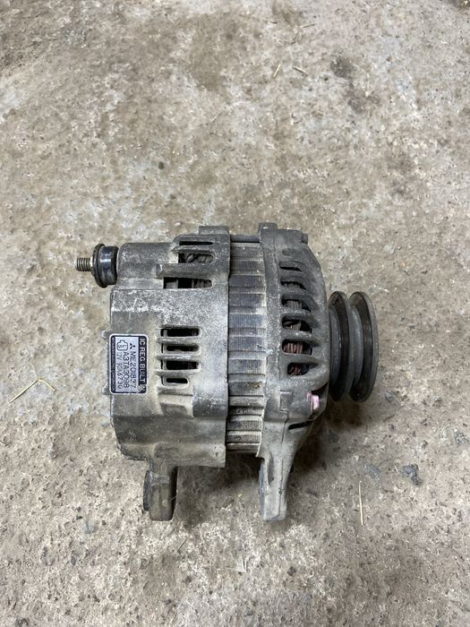 Делика 4м40 генератор свежий с японии.