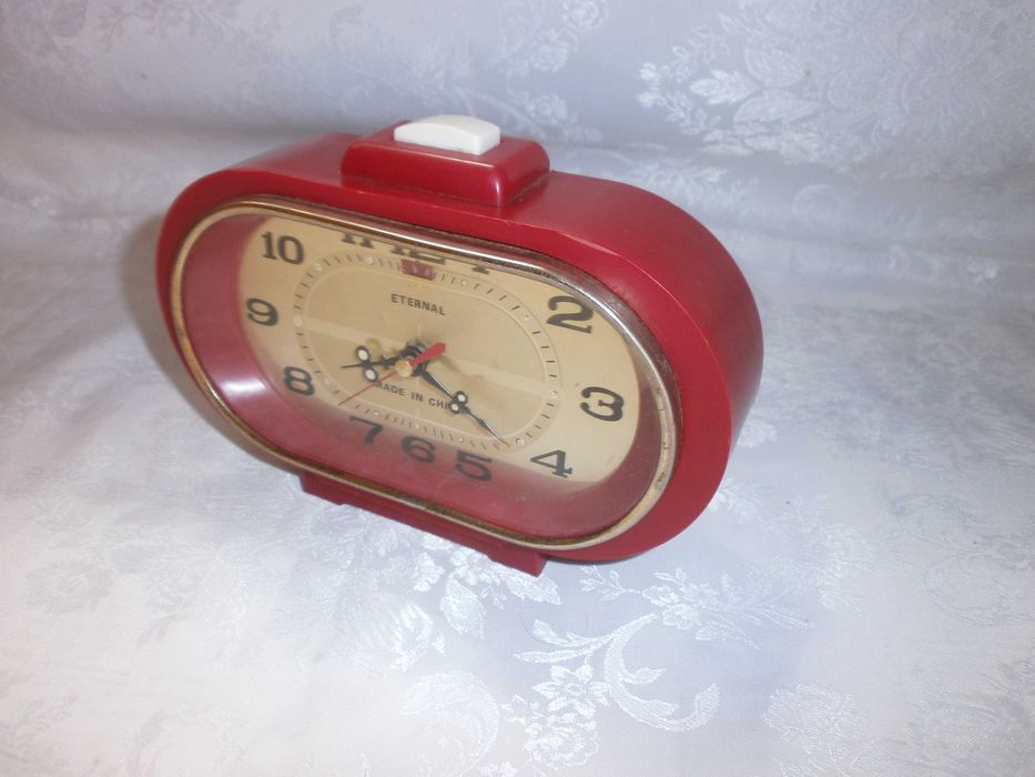 Стар Китайски Механичен Будилник - Работи и Звъни
Много добре запазен.