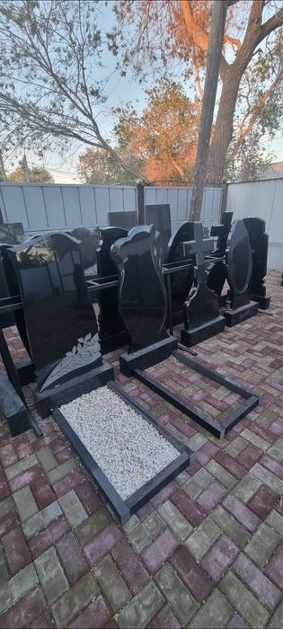 Кулпытас Памятники, Полумесяц