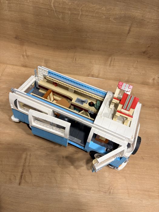 Mașinuță LEGO Volkswagen T2 Camper Van VW + surf board