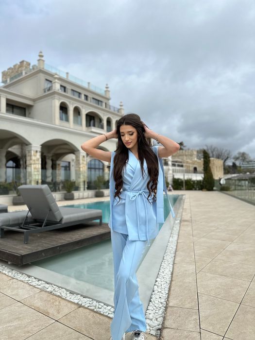 Комплект от две части - сако и панталон