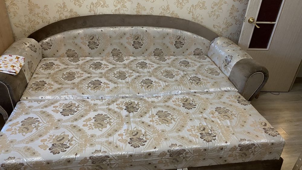 Продам ДИВАН  в отличном состоянии, есть подушки