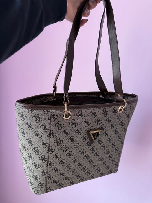 Чантичка на Guess