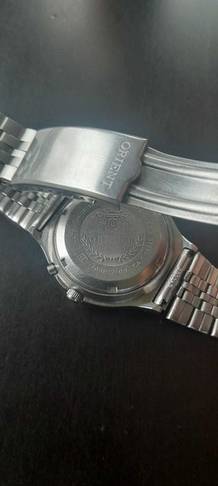 Model deosebit, inel in jurul cristalului fațetat in 12 laturi