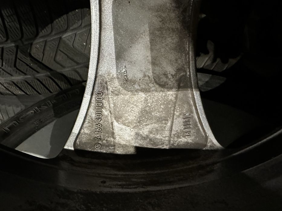 Оригинални 20”джанти мерцедес GLE с зимни гуми Nokian