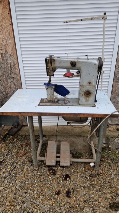 Masina de cusut profesional pentru piele