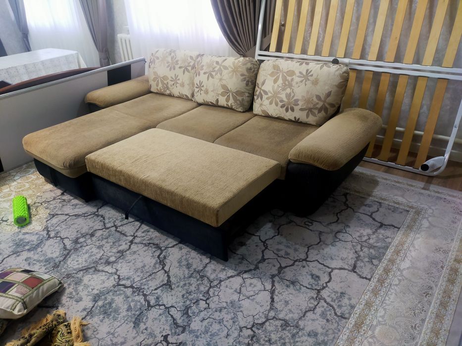 Срочно продам мягкии уголок