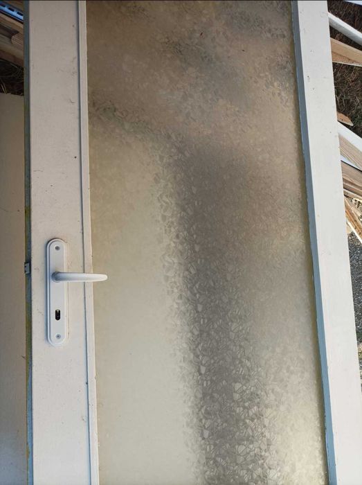 Продавам четири интериорни врати.