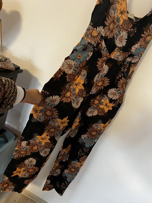 Salopetă cu flori de la BSB