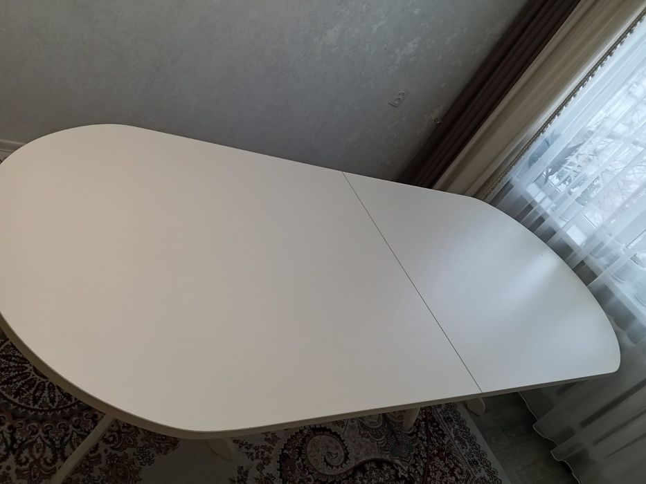 Продам стол в гостинную