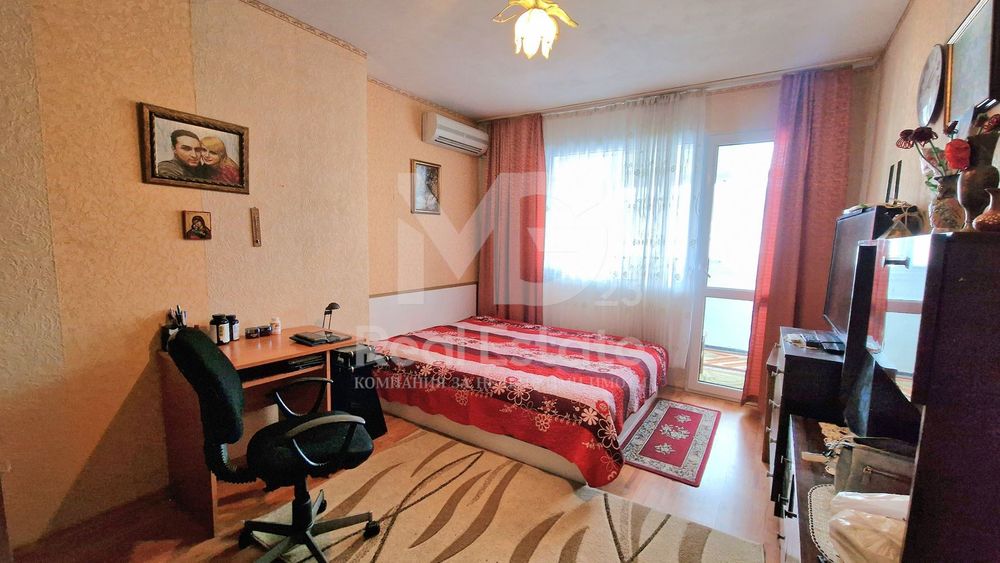 Двустаен с ТРИ отделни помещения и ГАРАЖ в Центъра на Асеновград!