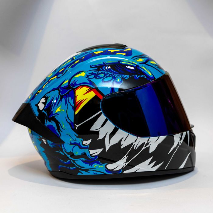 Каска за мотор пистов , скутер , ел. тротинетка др. ( Размер L 59-60 )