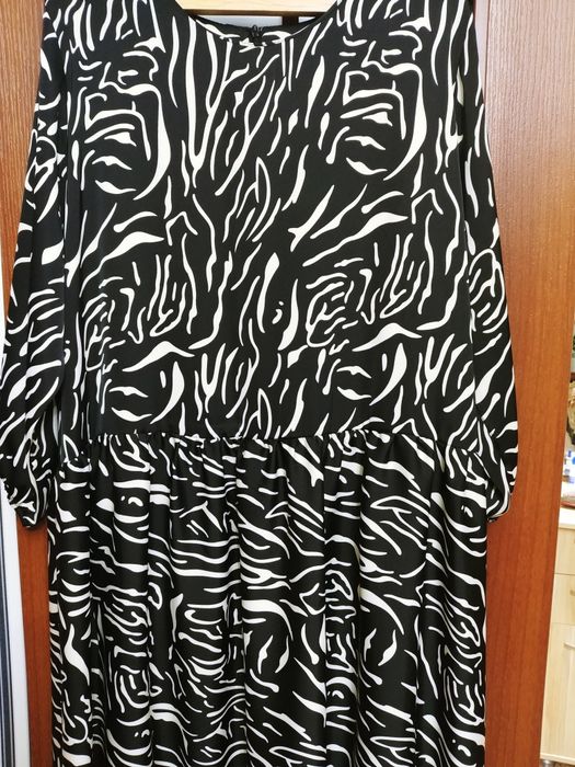 Продаю женское платье