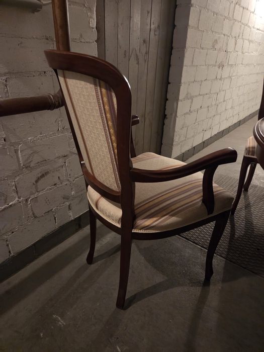 Masă extensibilă din lemn masiv cu 6 scaune