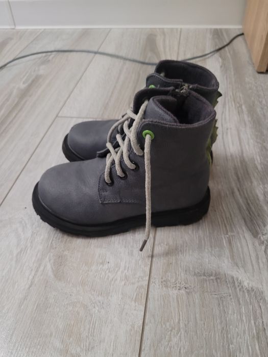 Ботинки и сланцы