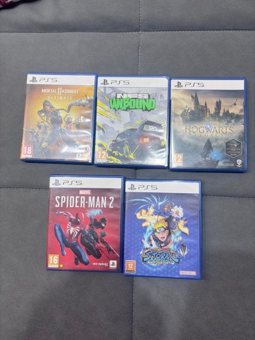 Продам Sony playstation 5 с играми и двумя джойстиками.