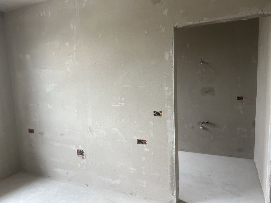 Execut Tencuială mecanizată finisaje interioare si exterioare