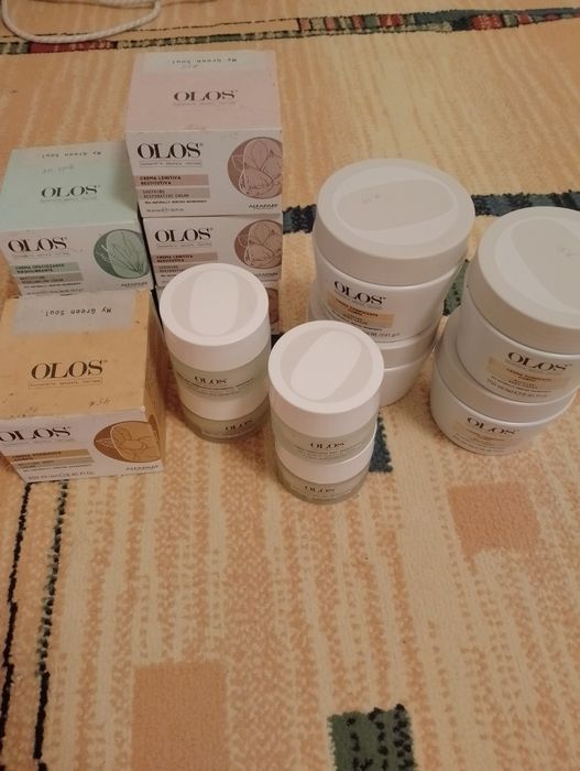 Vînd creme pentru față și corp..pentru celulită și riduri.. negociabil