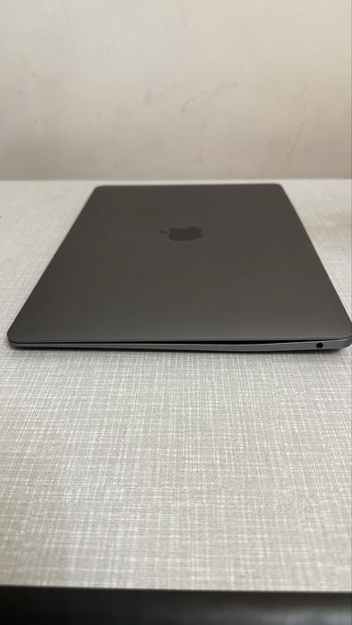 Core i5 2018 Macbook Air 8/256гб аккум-2-3 soat