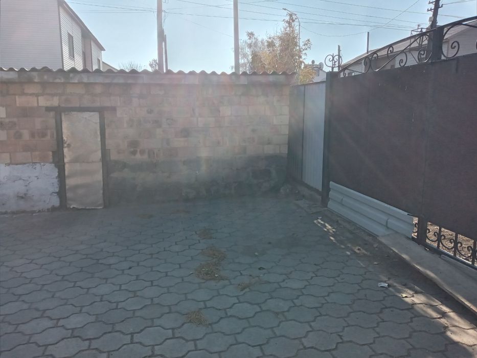 Продаю дом в особняке на два хозяина.