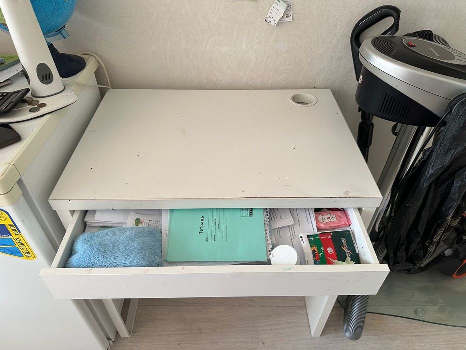 Продам письменный стол для уроков