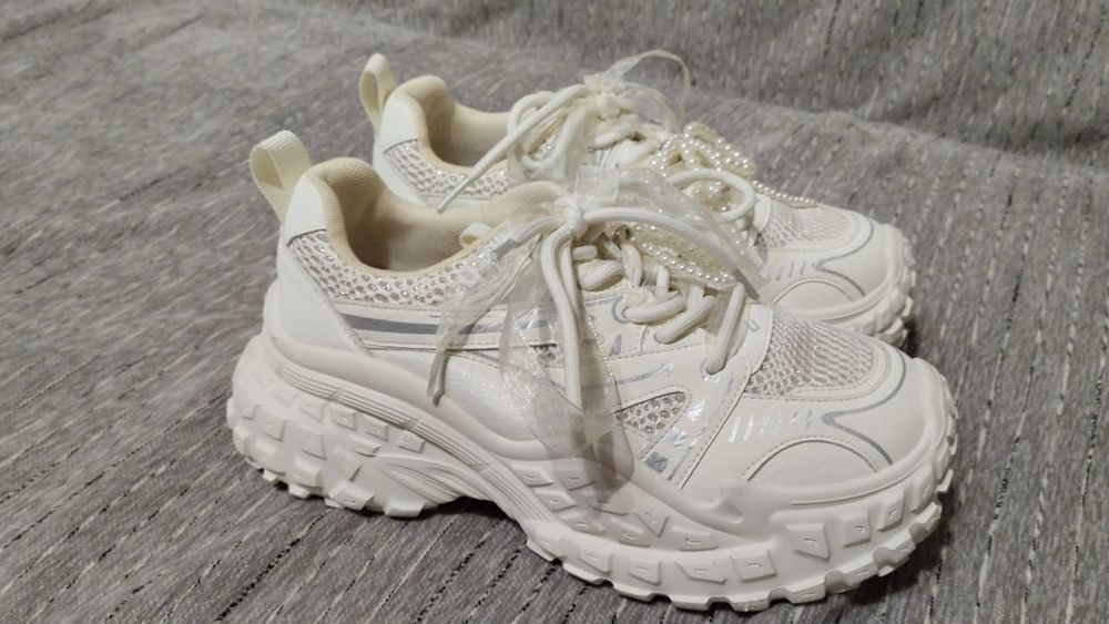 продам кроссовки