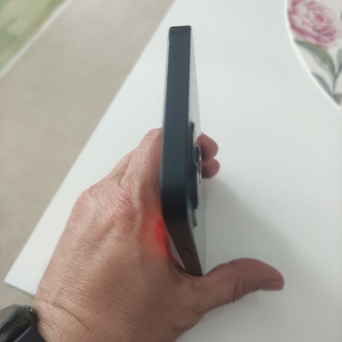Iphone 13 с калъфи подарък