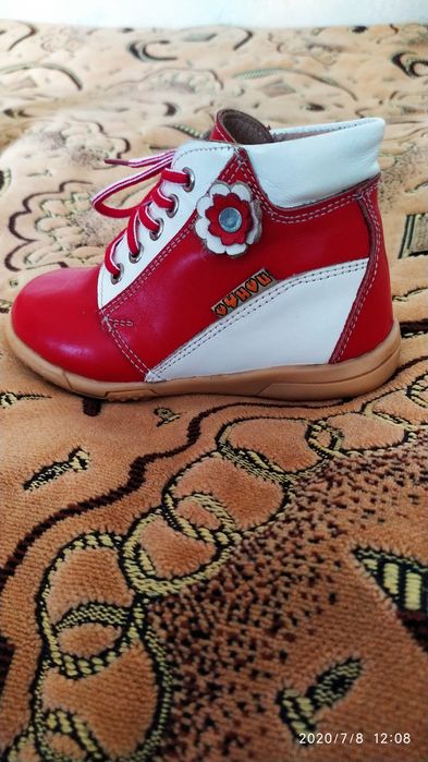 Продаются детские ортопедические ботиночки на девочку от 2х-3х лет.