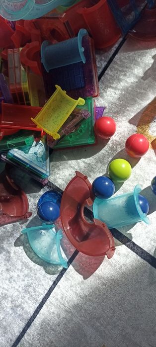 Lot magna tiles si traseu cu bile