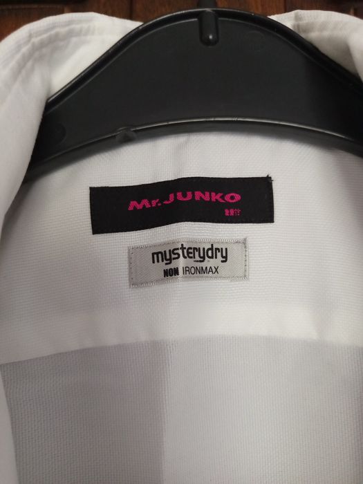 Продам школьную рубашку на мальчика.