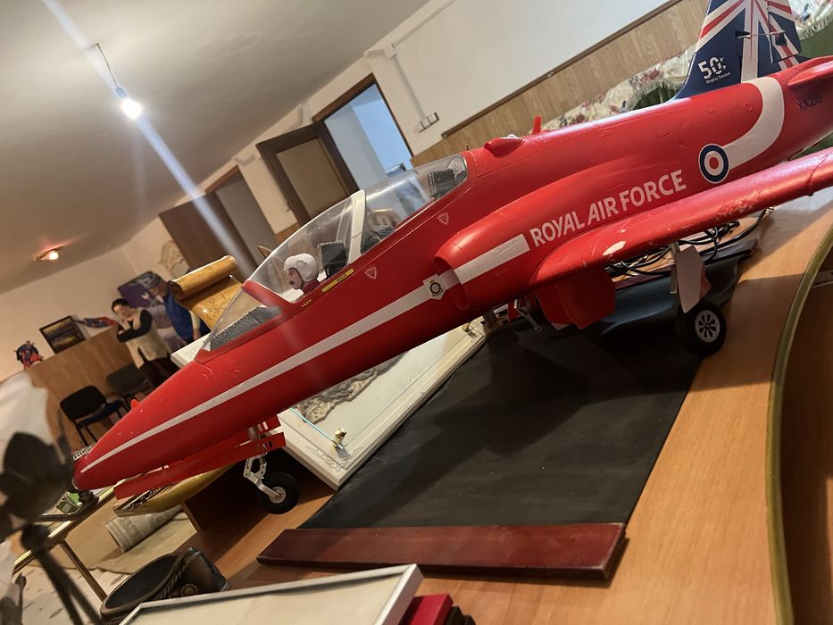 Самолет игрушка можно для декораций