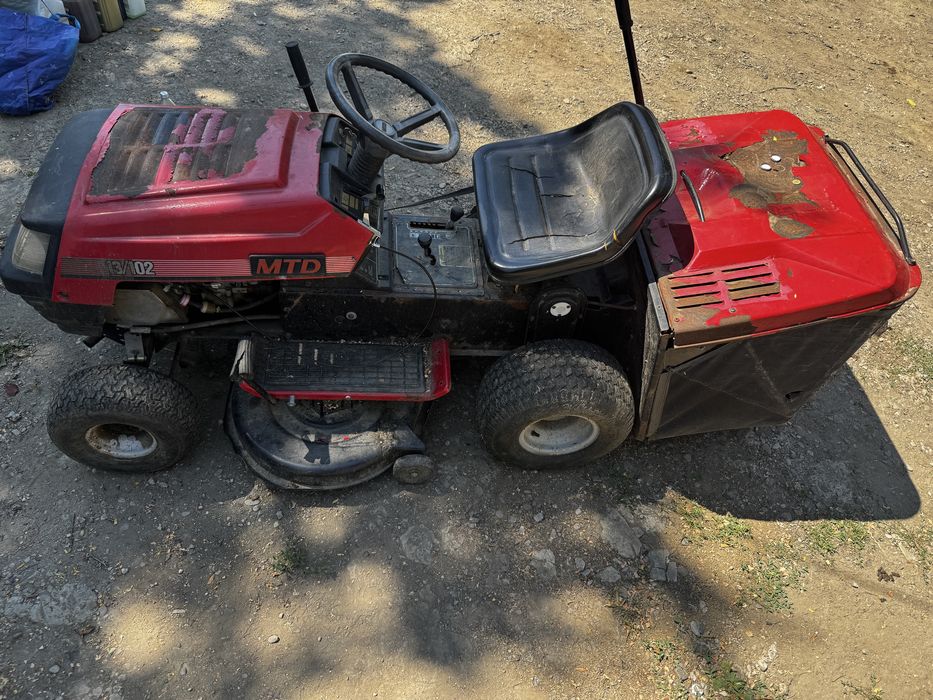 Vand tractor tuns iarba