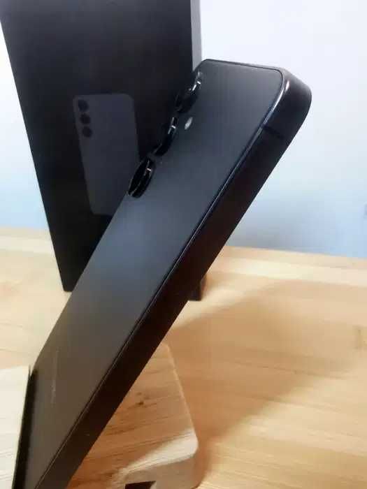 Като нов! Samsung Galaxy S24 128 в Гаранция + Калъф + Протектор