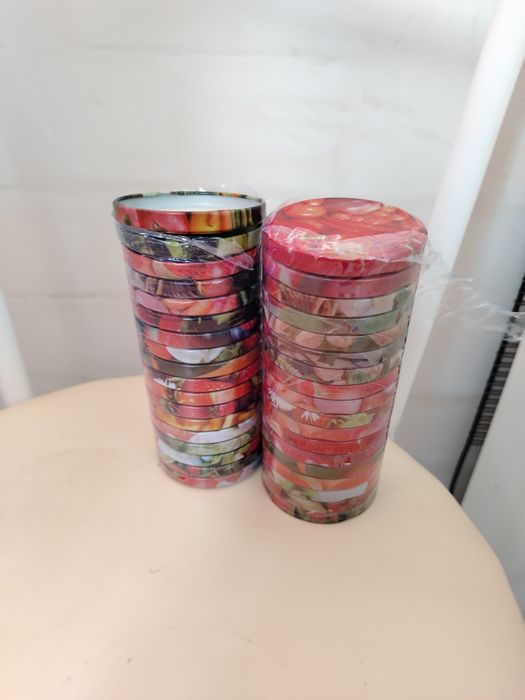 Крышки маленьких банок в упаковке