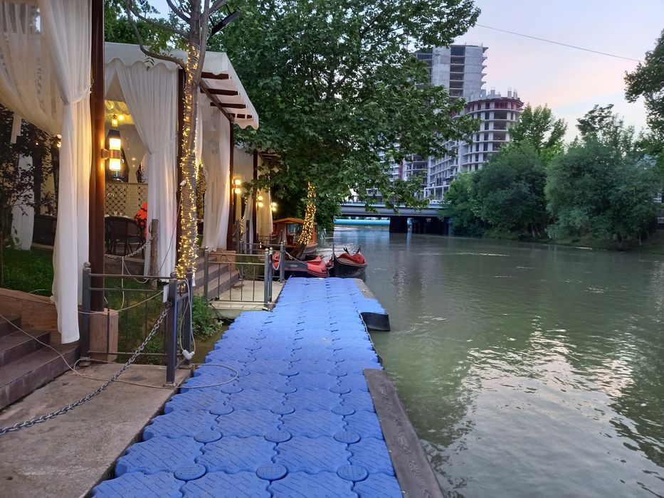 Гондола лодка Кайикларда сайир килиш