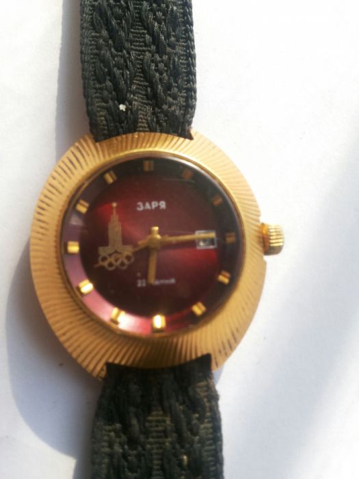 Женские лимитированные ретро часы фирмы Заря .