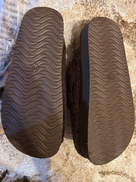 Топли кафяви пантофи