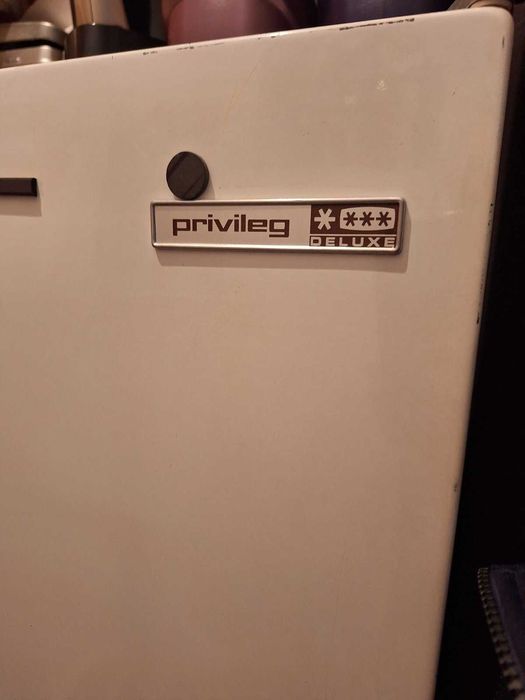 Продава фризер с 6 чекмеджета