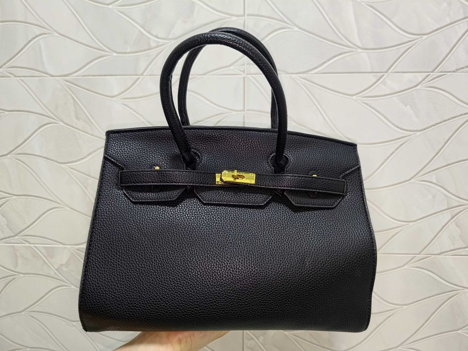 Чёрная сумка в стиле Birkin