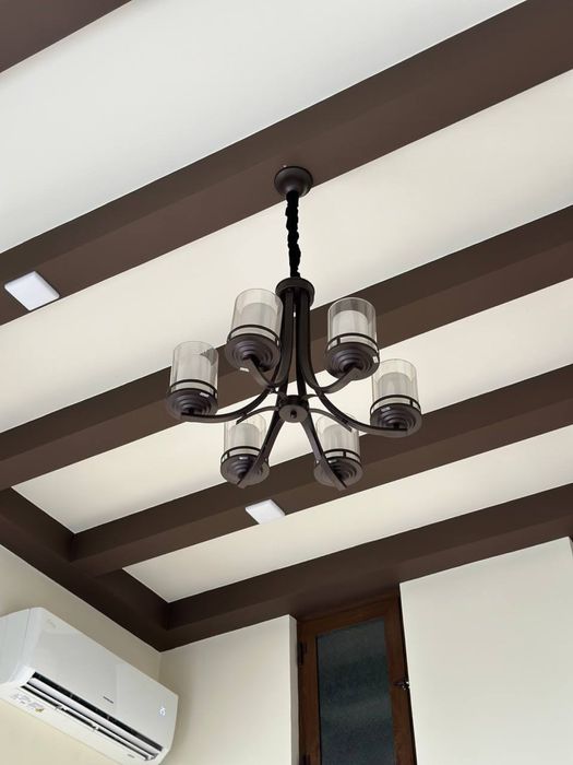 Люстра сотилади.