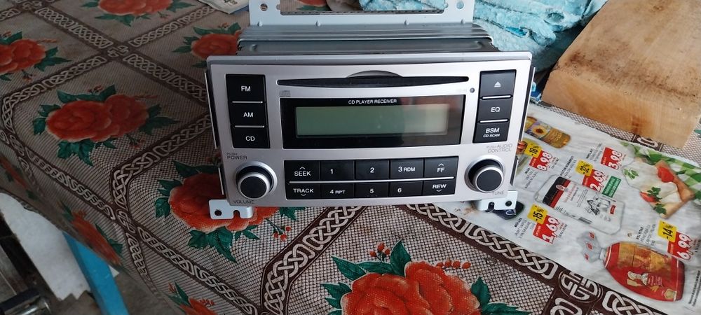 Vând radio cd de golf și santafe aproape noi