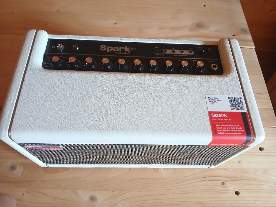 Amplificator chitară Positive Grid Spark 40 Pearl Edition - Ca nou + Cutie + Cablu jack