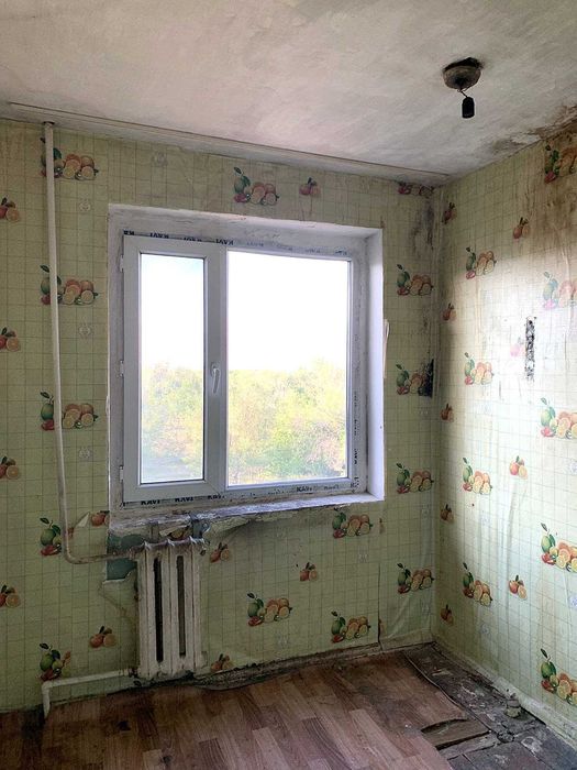 Продам 2х ком кв без ремонта.2мкр, 4эт
