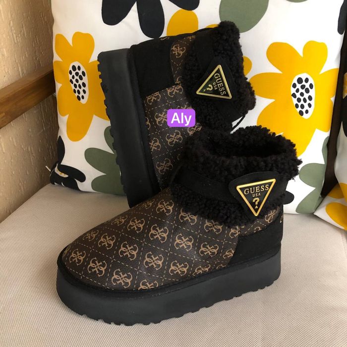 Ugg-uri diferite modele