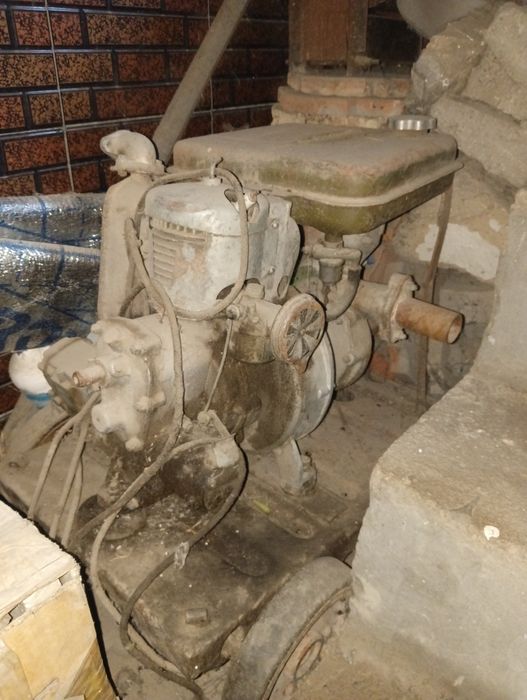 Продам мотопомпу с бензиновым двигателем