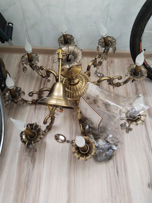 Восьмирожковая люстра