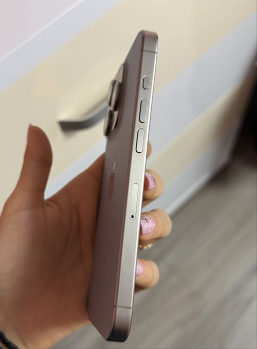 Iphone 15 Pro , 128 GB, culoare natural titanum.