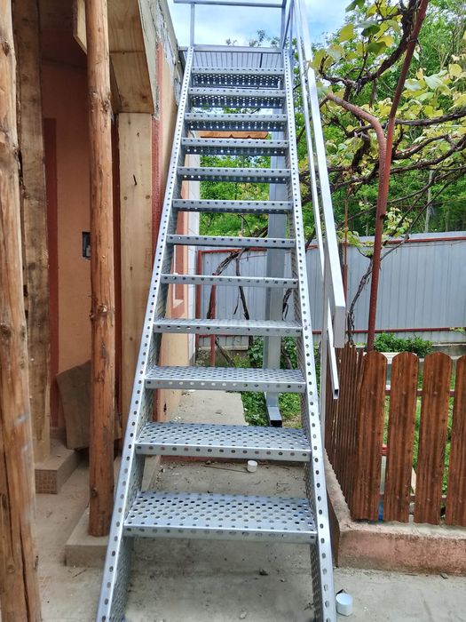 Scara metalica zincata 4mm grosime noi transport inclus