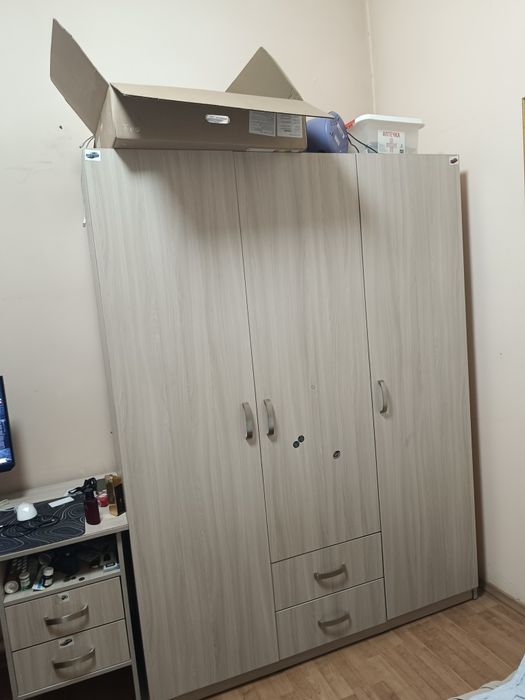 Продам шкаф 3-х дверный шкаф